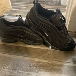 Nike, black air max 
Size: 7y